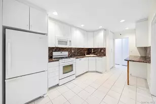 25 Chapel Pl, Great Neck, NY 11021 - Photo 12