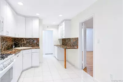 25 Chapel Place #2M, Great Neck, NY 11021 - Photo 14