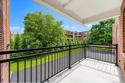 25 Chapel Place #2M, Great Neck, NY 11021 - Photo 4