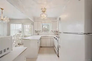 727 Hollywood Ave, Bronx, NY 10465 - Photo 16