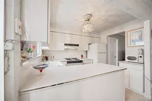 727 Hollywood Ave, Bronx, NY 10465 - Photo 14