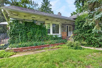 18 Pinewood Road, Manhasset, NY 11030 - Photo 2