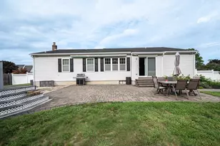 39 Creekside Dr, Middle Island, NY 11953 - Photo 14