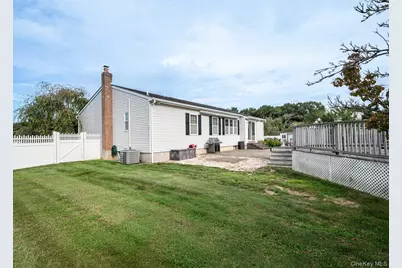 39 Creekside Drive, Middle Island, NY 11953 - Photo 12