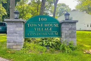 704 Towne House Village, Hauppauge, NY 11749 - Photo 10