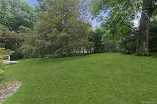 5 Hemlock Dr, East Hills, NY 11576 - Photo 26