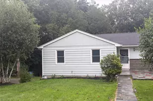 18 Robin Hill Dr, Poughkeepsie, NY 12603 - Photo 2
