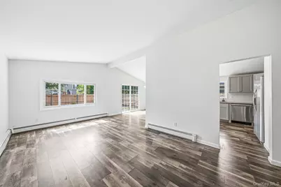 28 Ashwood Drive, Shirley, NY 11967 - Photo 4