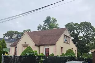 4 Andrews Ave, Roosevelt, NY 11575 - Photo 2