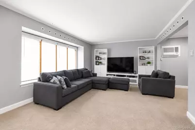 68 Bergman Drive, Hewlett, NY 11557 - Photo 4