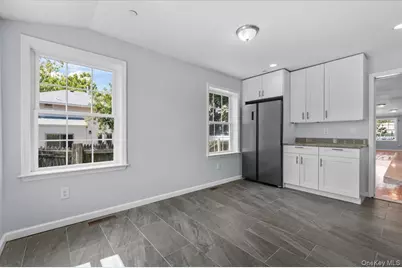 911 Hicksville Road, Far Rockaway, NY 11691 - Photo 6