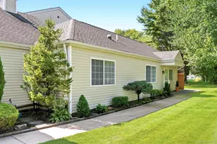 156 Farm House Ct, Manorville, NY 11949 - Photo 2