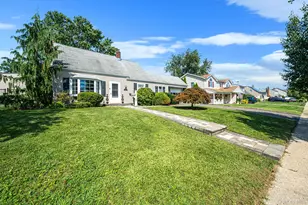 96 Slate Ln, Levittown, NY 11756 - Photo 2