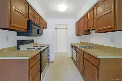 16 Foxwood Drive #8, Pleasantville, NY 10570 - Photo 12