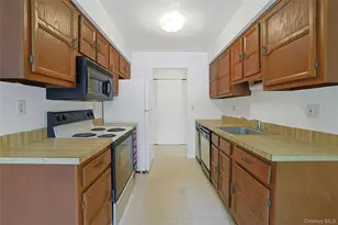 16 Foxwood Dr, Pleasantville, NY 10570 - Photo 12