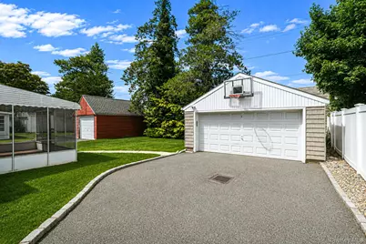 190 Albertson Place, Mineola, NY 11501 - Photo 26
