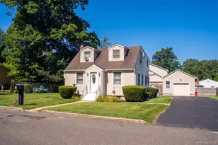 120 Aspen Rd, Kings Park, NY 11754 - Photo 4