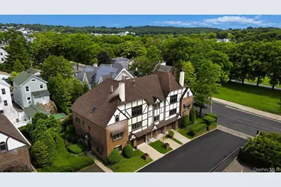16 Fox Hunt Court, New York, NY 10301 - Photo 4
