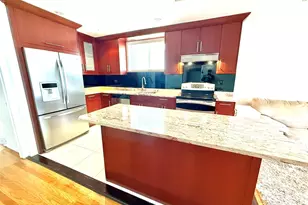 32 Elissa Ln, Yonkers, NY 10710 - Photo 2