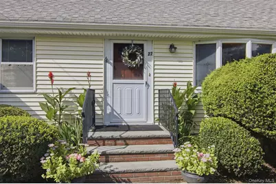 27 E 17th Street, Huntington Station, NY 11746 - Photo 2