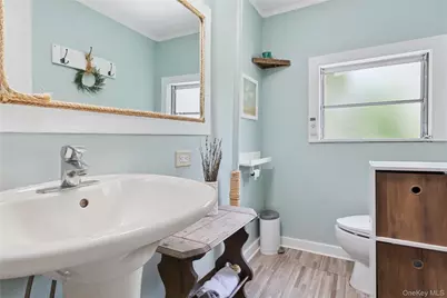 8 North Railroad Avenue, Jamesport, NY 11901 - Photo 14