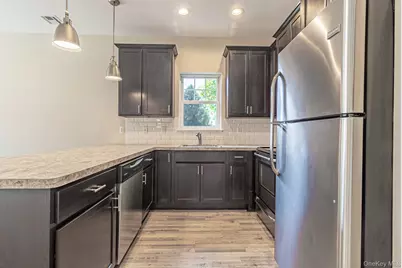 21 Robert Court Street, Amityville, NY 11701 - Photo 4