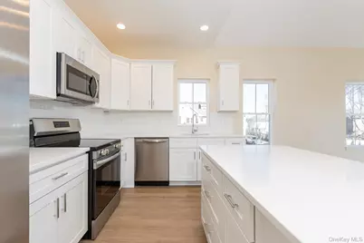843 Lake Boulevard, Lindenhurst, NY 11757 - Photo 8