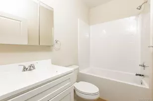 843 Lake Blvd, Lindenhurst, NY 11757 - Photo 14
