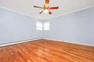 70 Prairie Ln, Lindenhurst, NY 11757 - Photo 10