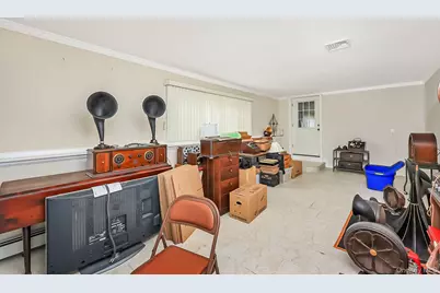 70 Prairie Lane, Lindenhurst, NY 11757 - Photo 12