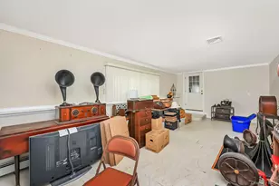 70 Prairie Ln, Lindenhurst, NY 11757 - Photo 12