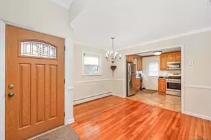 70 Prairie Ln, Lindenhurst, NY 11757 - Photo 4