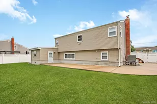 70 Prairie Ln, Lindenhurst, NY 11757 - Photo 16