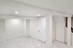 21 Nassau Pl, Hempstead, NY 11550 - Photo 14