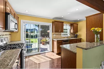 22 Maple Drive, Amityville, NY 11701 - Photo 10
