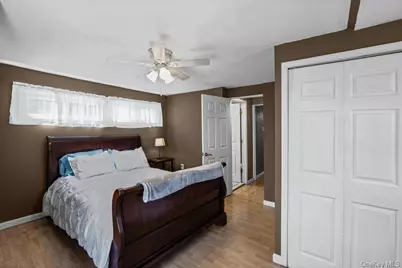 22 Maple Drive, Amityville, NY 11701 - Photo 20