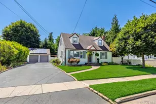 22 Maple Dr, Amityville, NY 11701 - Photo 2
