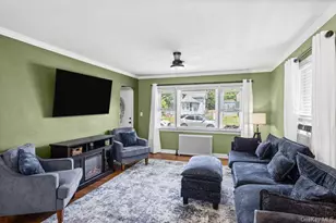 22 Maple Dr, Amityville, NY 11701 - Photo 8