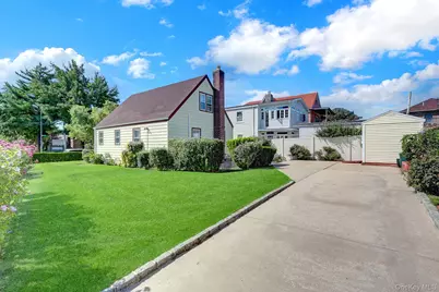 26919 81st Avenue, New Hyde Park, NY 11040 - Photo 32