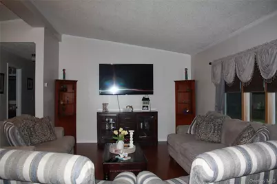 17 Benton Drive, Cuddebackville, NY 12729 - Photo 8
