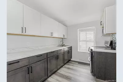 81 Washington St, Poughkeepsie, NY 12601 - Photo 2