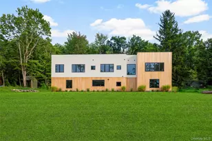 39 Mountain Ln, Beacon, NY 12508 - Photo 2