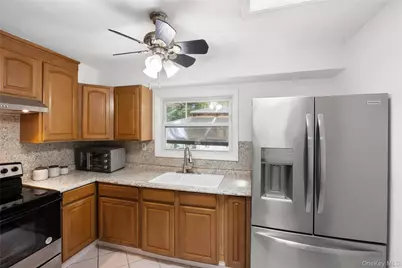 65 Carr Lane, Coram, NY 11727 - Photo 10