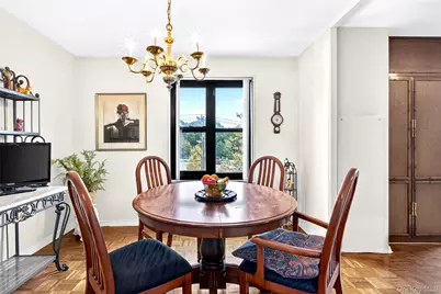 12 Bond Street #4D, Great Neck, NY 11021 - Photo 14