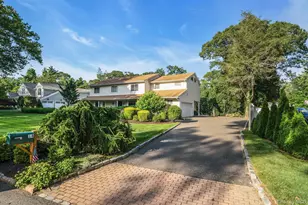 14 Tree Hollow Ln, Dix Hills, NY 11746 - Photo 2
