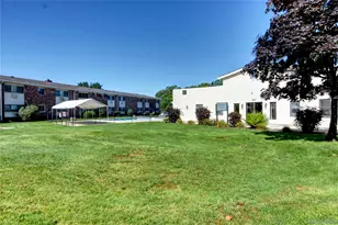 2453 Union Blvd, Islip, NY 11751 - Photo 16