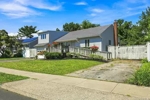 3905 Clove Ct, Seaford, NY 11783 - Photo 4