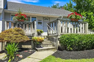 3905 Clove Ct, Seaford, NY 11783 - Photo 2