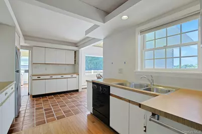 19 Wall Avenue, Valhalla, NY 10595 - Photo 18