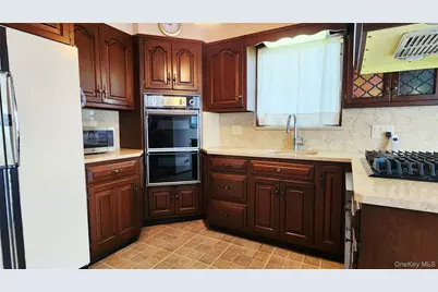 7431 64th Street, Glendale, NY 11385 - Photo 6